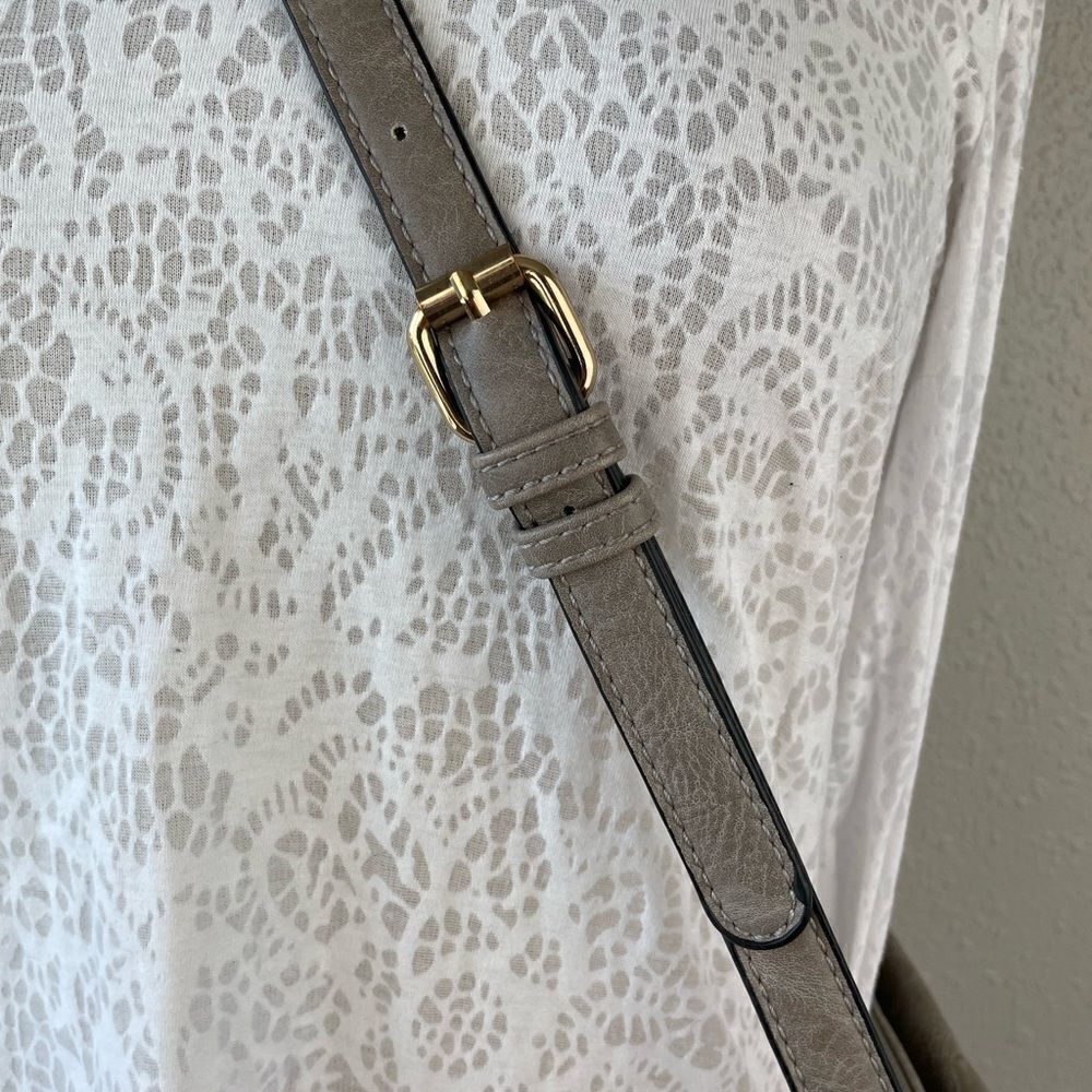Faux Gray Leather Crossbody Purse EUC - Picture 8 of 10